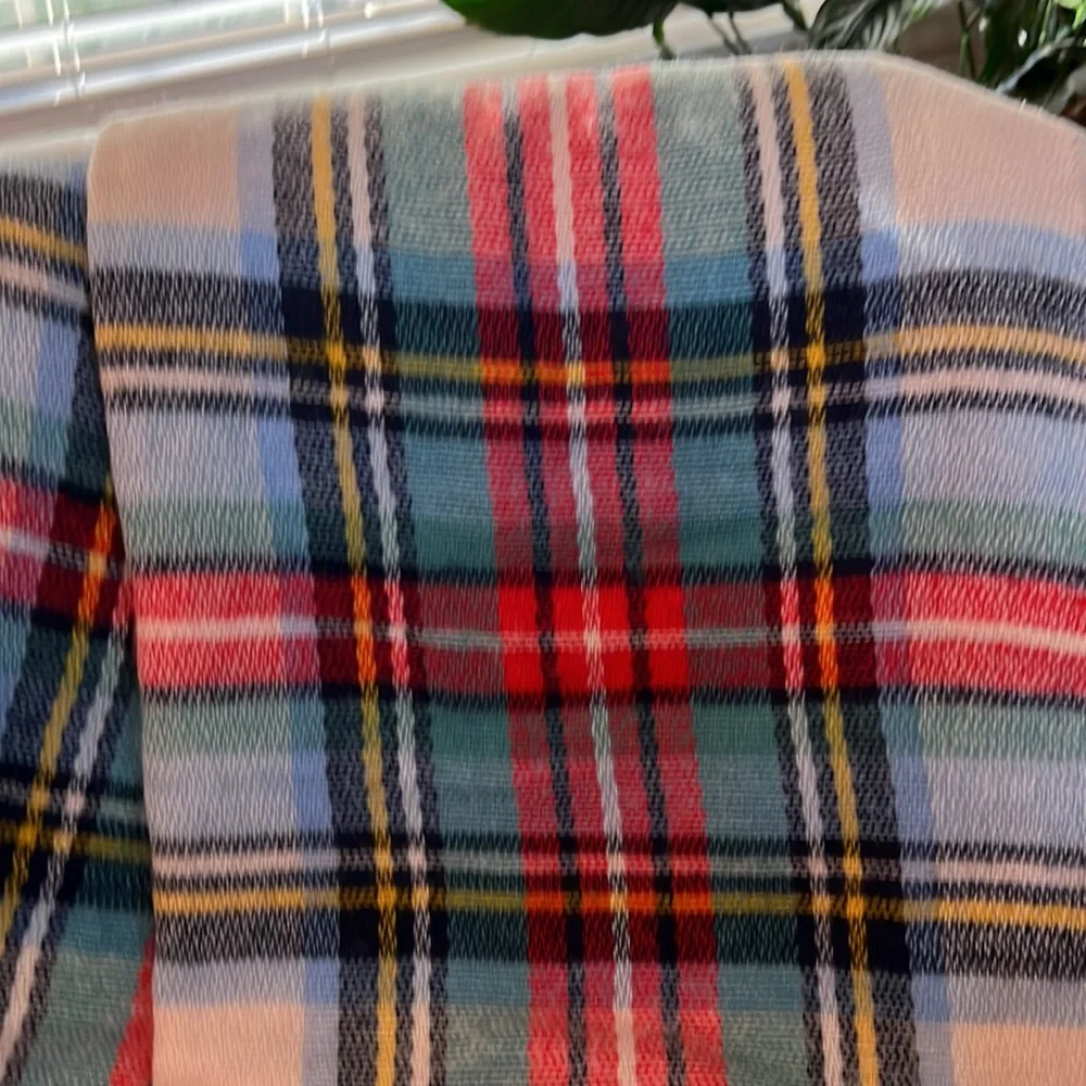 Very soft plaid blanket scarf - Picture 2 of 3